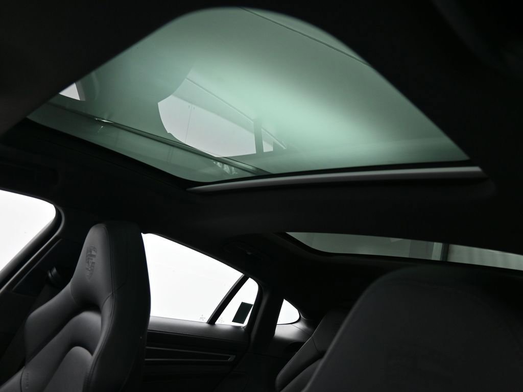 Certified 2023 Porsche Panamera Platinum Edition image 9