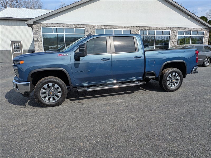 Used 2025 Chevrolet Silverado 2500 LT w/ All Star Edition AWD/4WD image 3