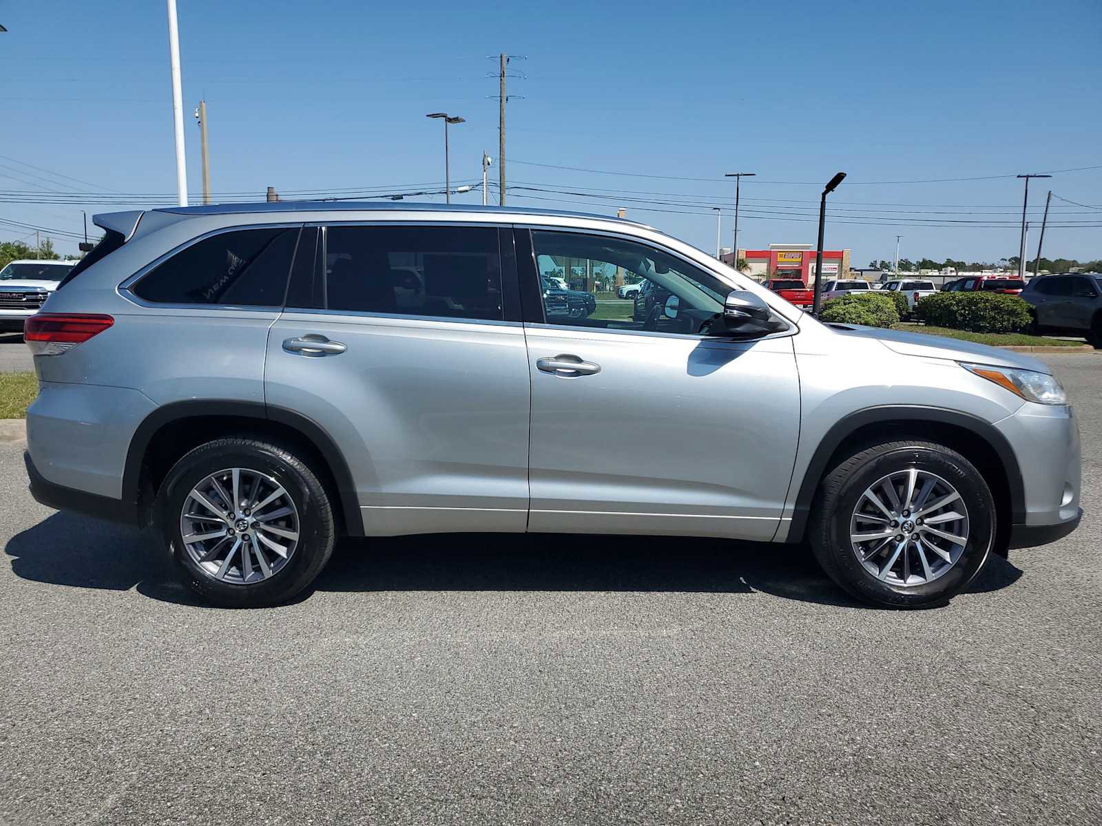 Used 2017 Toyota Highlander XLE image 7