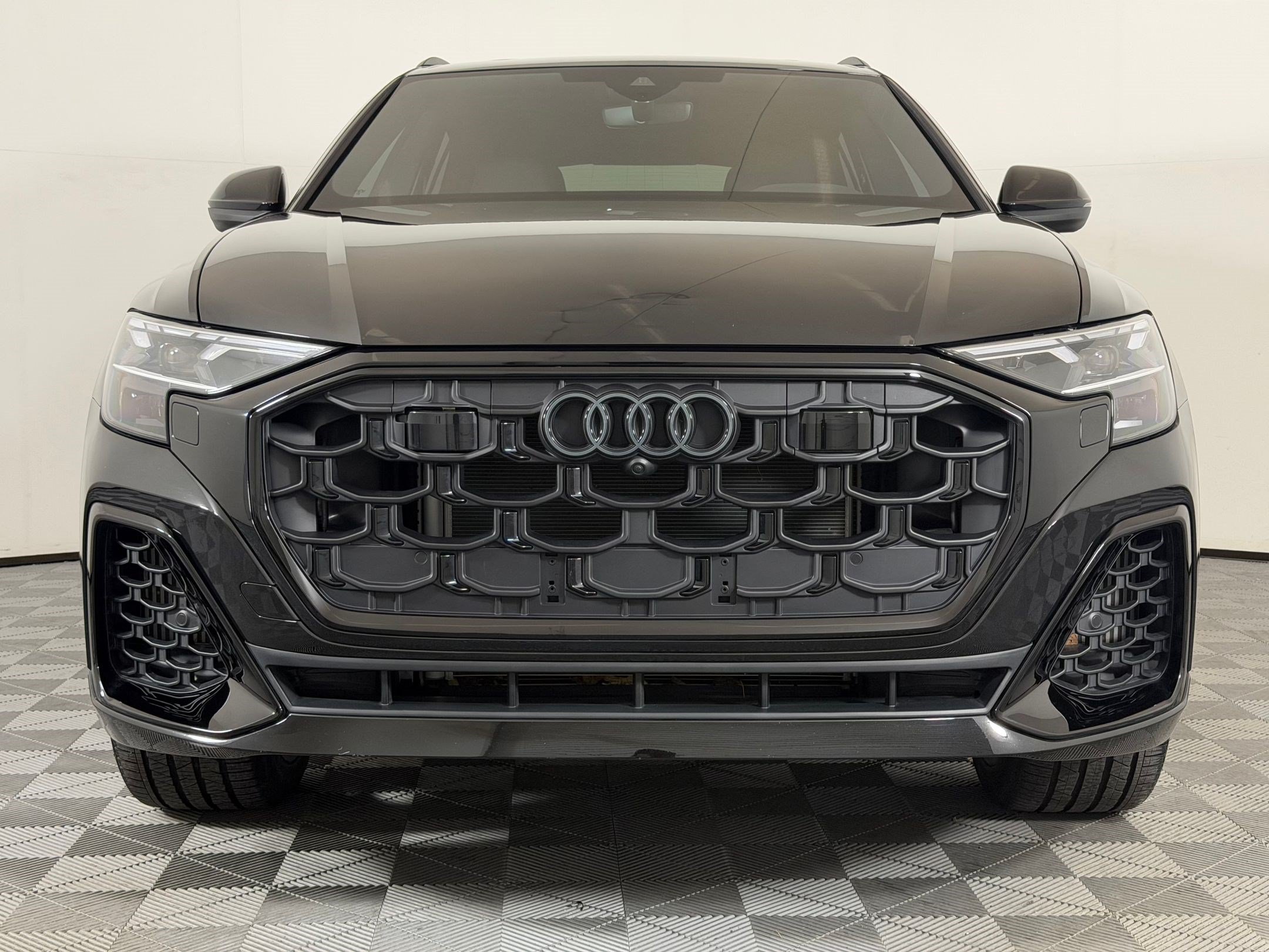 Used 2025 Audi Q8 Premium Plus AWD/4WD image 6