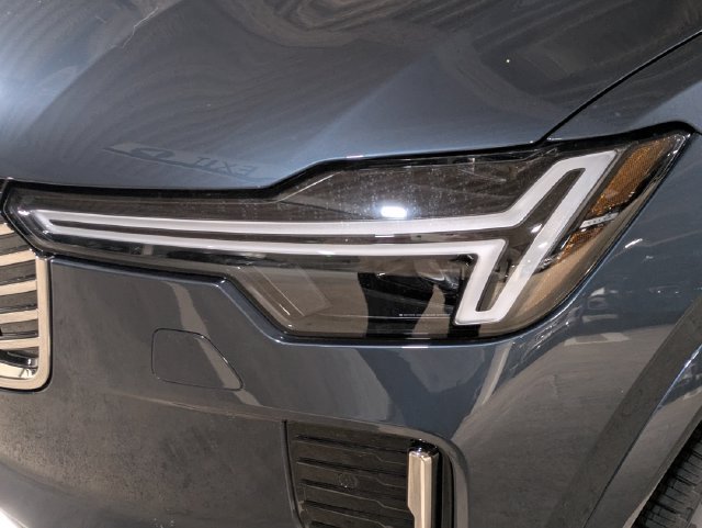 New 2026 Volvo XC90 T8 Plus w/ Protection Package AWD/4WD image 9