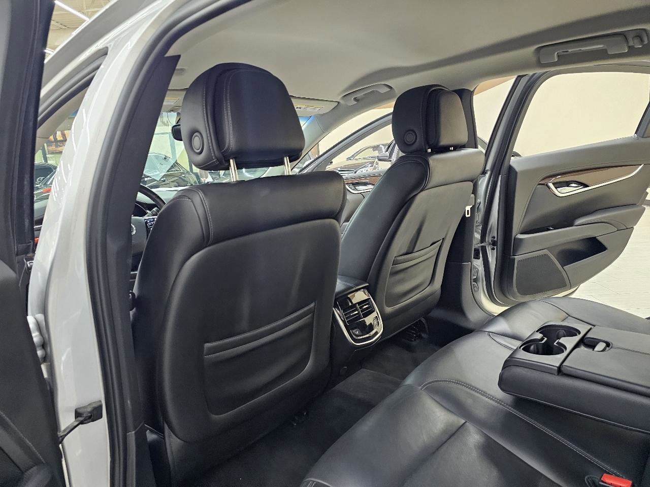 Used 2013 Cadillac XTS Luxury FWD image 25