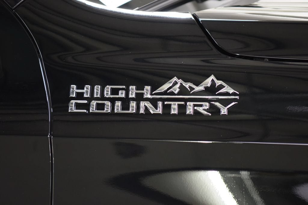 New 2026 Chevrolet Suburban High Country AWD/4WD image 16