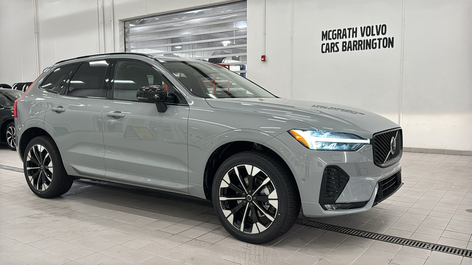 New 2027 Volvo XC60 B5 Plus AWD/4WD image 3