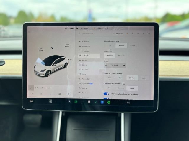 Used 2018 Tesla Model 3 Mid Range image 12