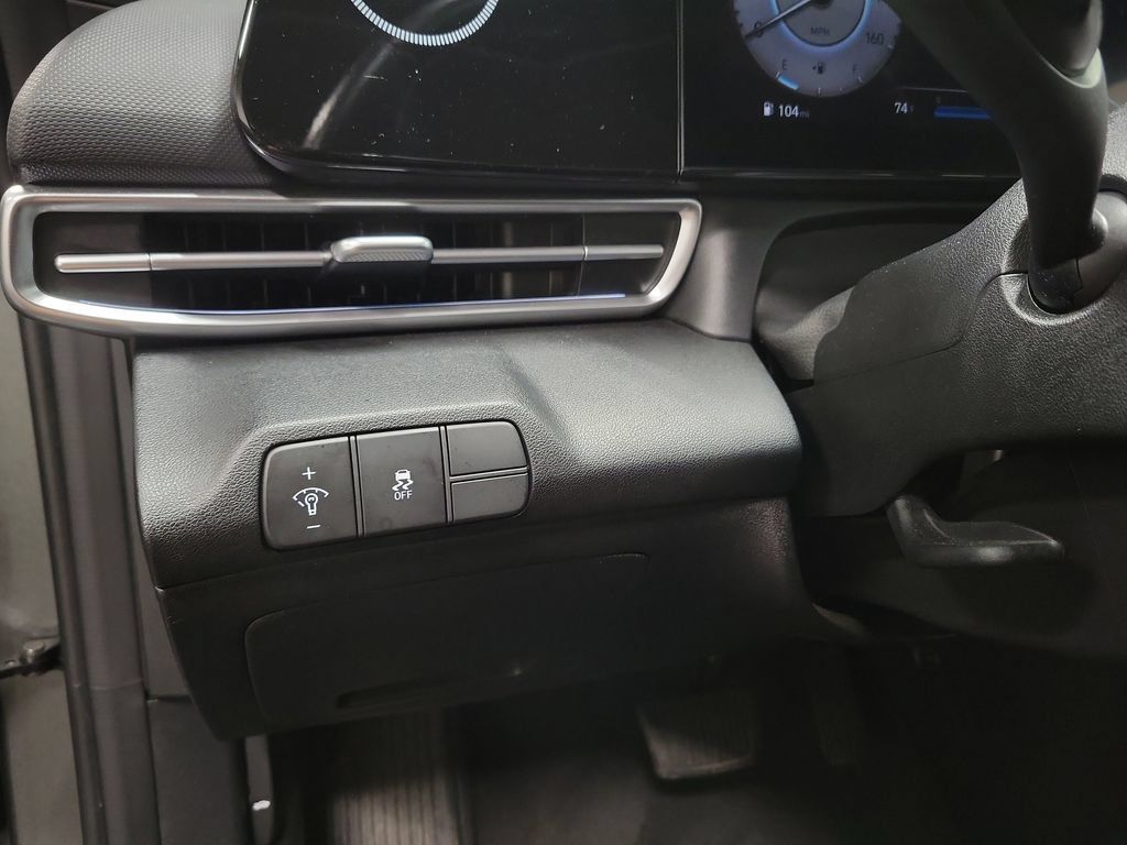 Used 2025 Hyundai Elantra SEL FWD image 26