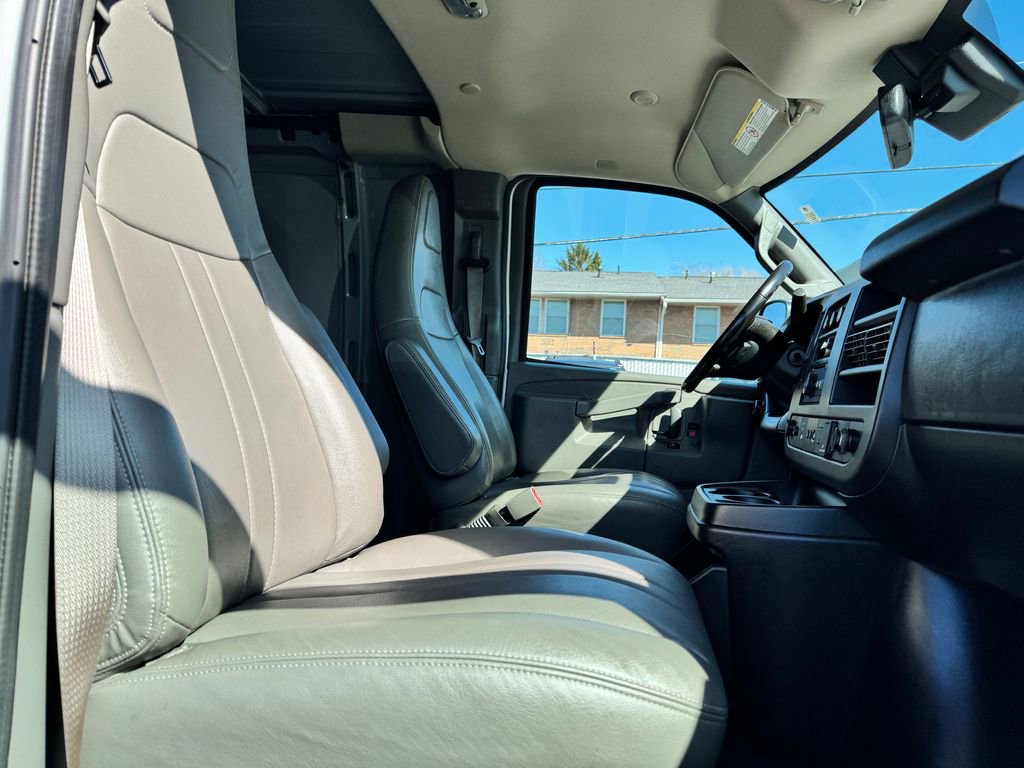 Used 2020 GMC Savana 3500 w/ Driver Convenience Package image 12
