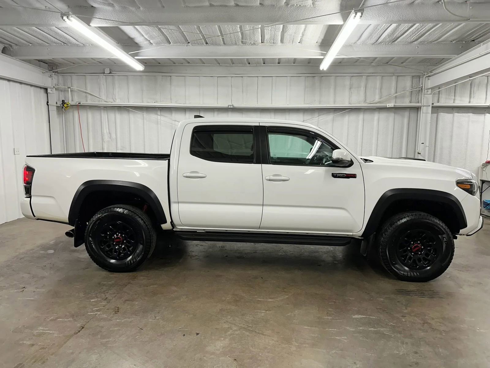 Used 2017 Toyota Tacoma TRD Pro AWD/4WD image 3