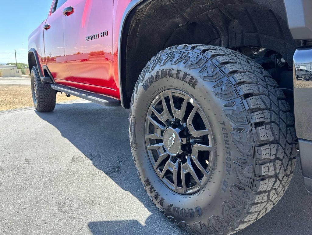 Used 2025 Chevrolet Silverado 2500 ZR2 w/ Technology Package AWD/4WD image 8