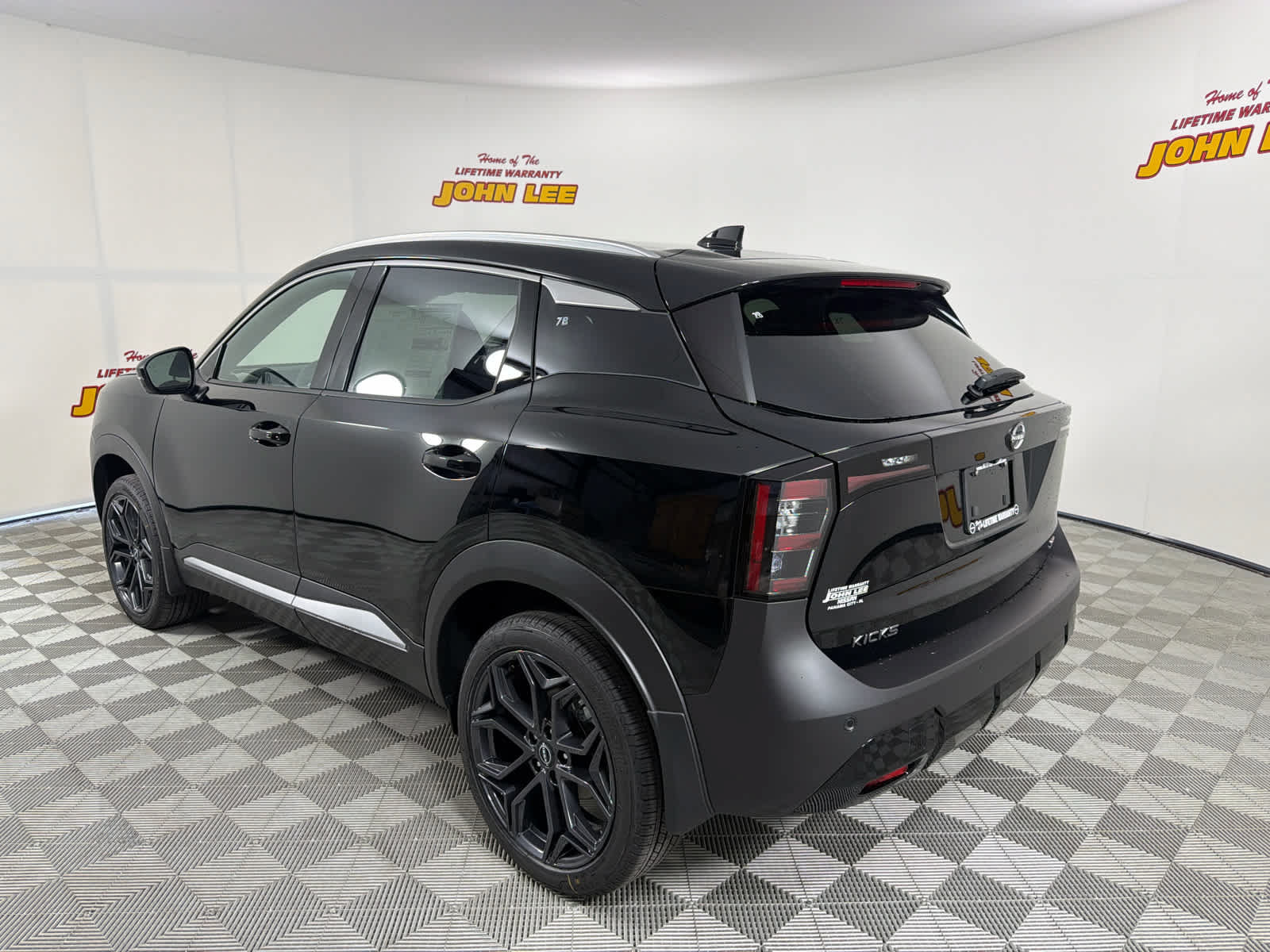 New 2026 Nissan Kicks SR FWD image 3