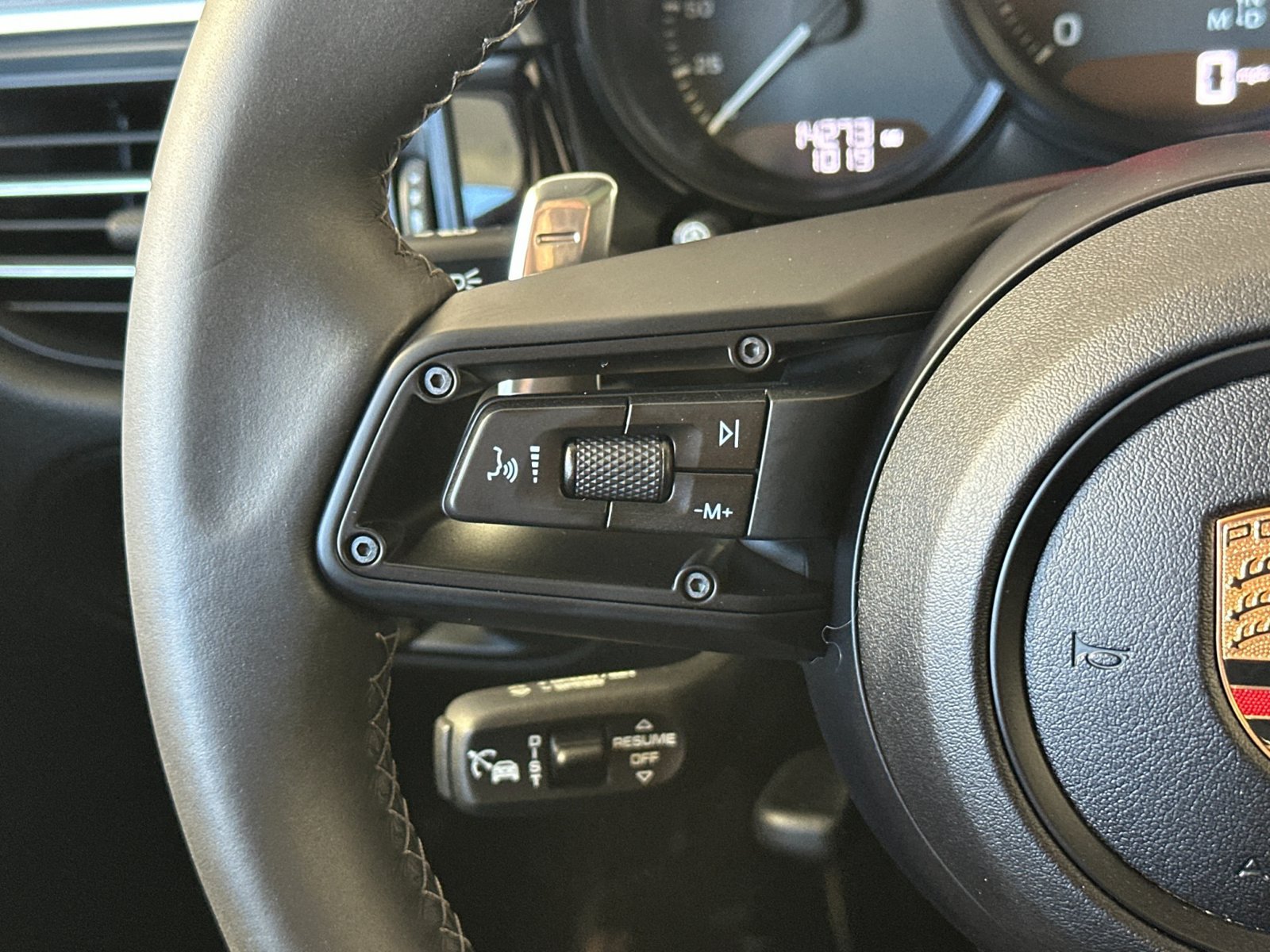Certified 2023 Porsche Macan Turbo AWD/4WD image 27