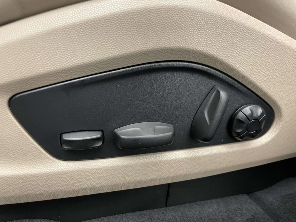 New 2026 Porsche Macan 4 Electric AWD/4WD image 17
