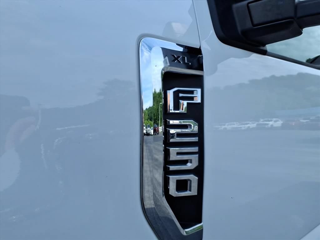 Used 2017 Ford F250 XL w/ Power Equipment Group AWD/4WD image 13
