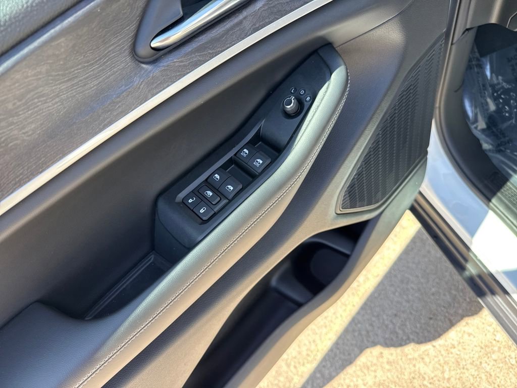 New 2025 Jeep Grand Cherokee L Limited w/ Black Appearance Package image 12