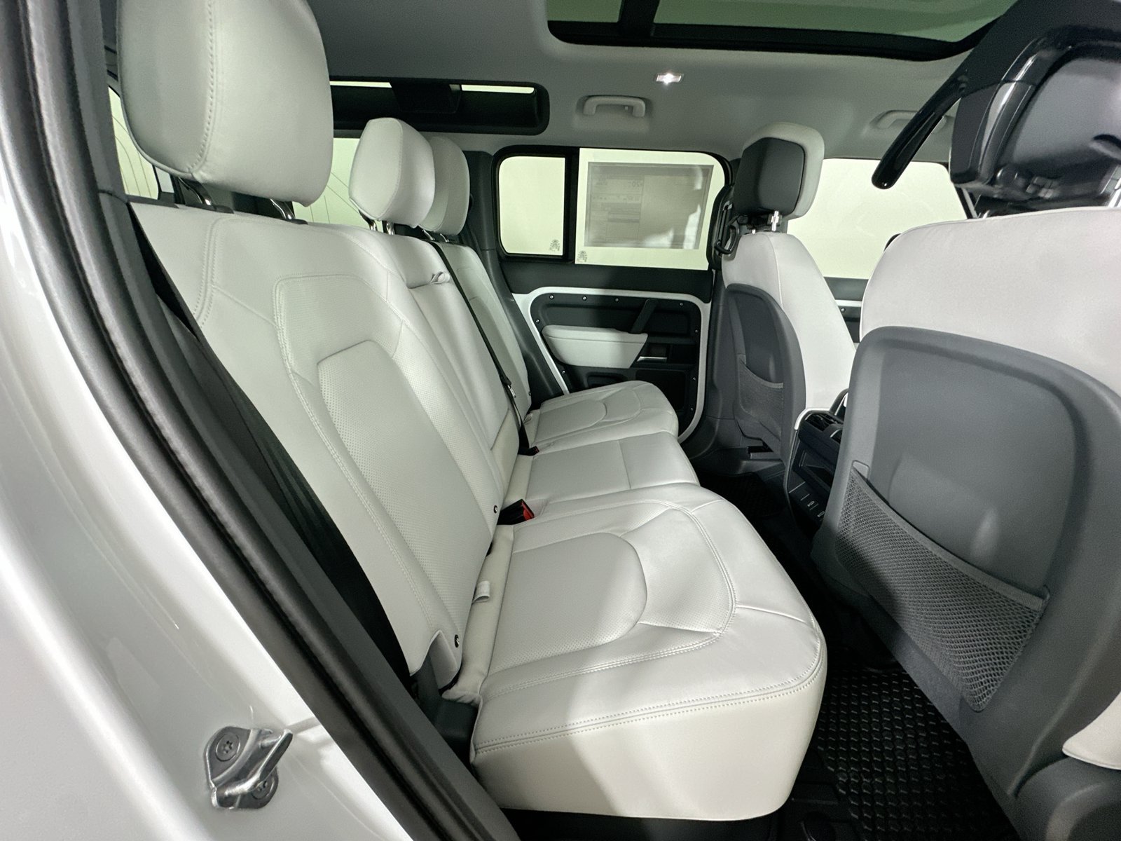 New 2026 Land Rover Defender 110 X-Dynamic SE AWD/4WD image 40