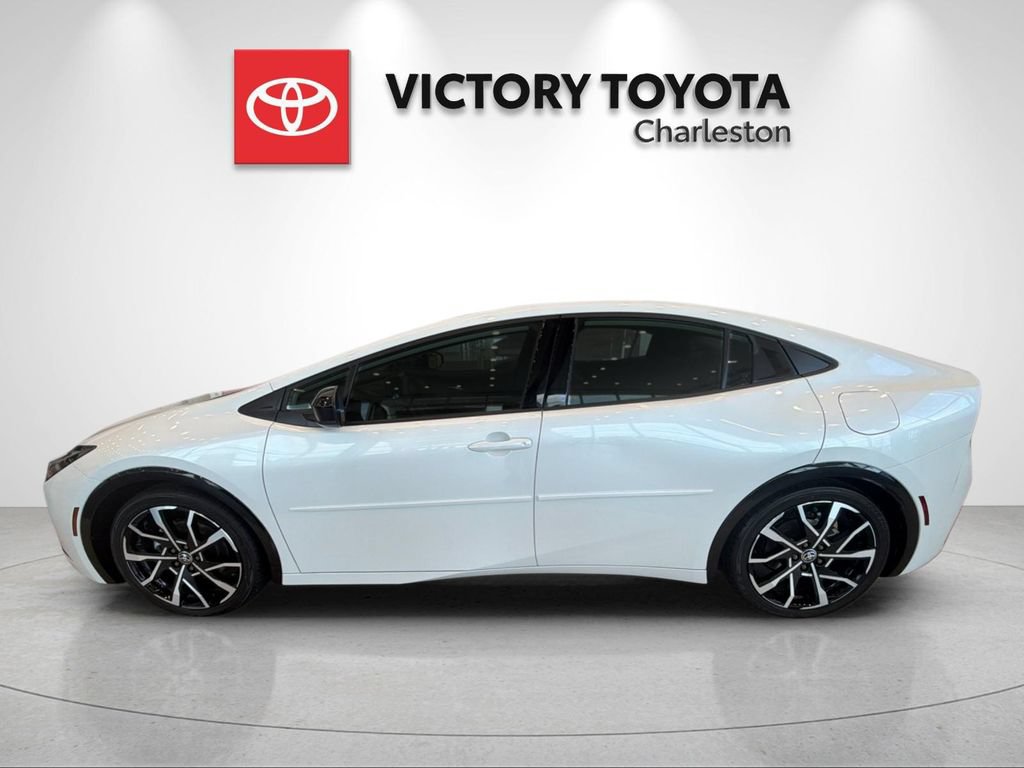 New 2026 Toyota Prius Plug-In Hybrid FWD image 2