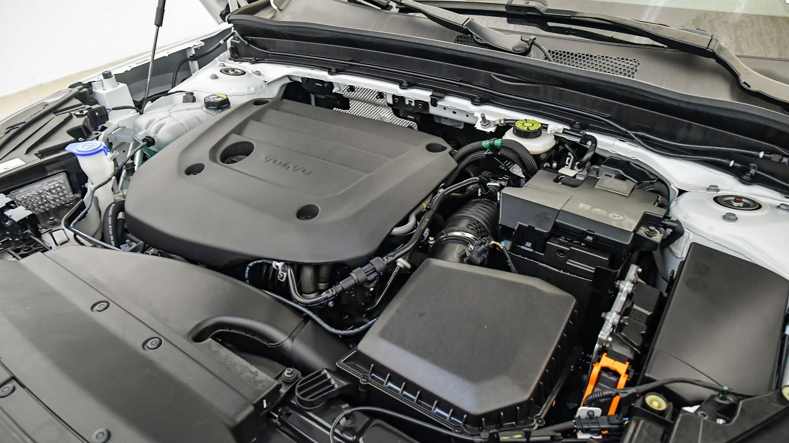 Certified 2025 Volvo XC40 B5 Plus w/ Climate Package image 29