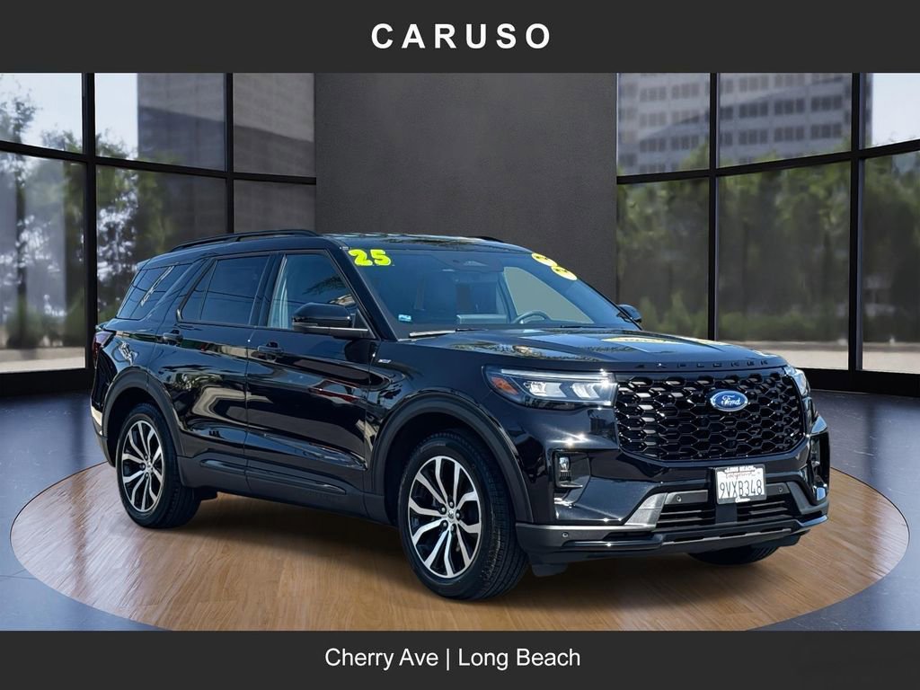 Used 2025 Ford Explorer ST-Line w/ Premium Package image 1