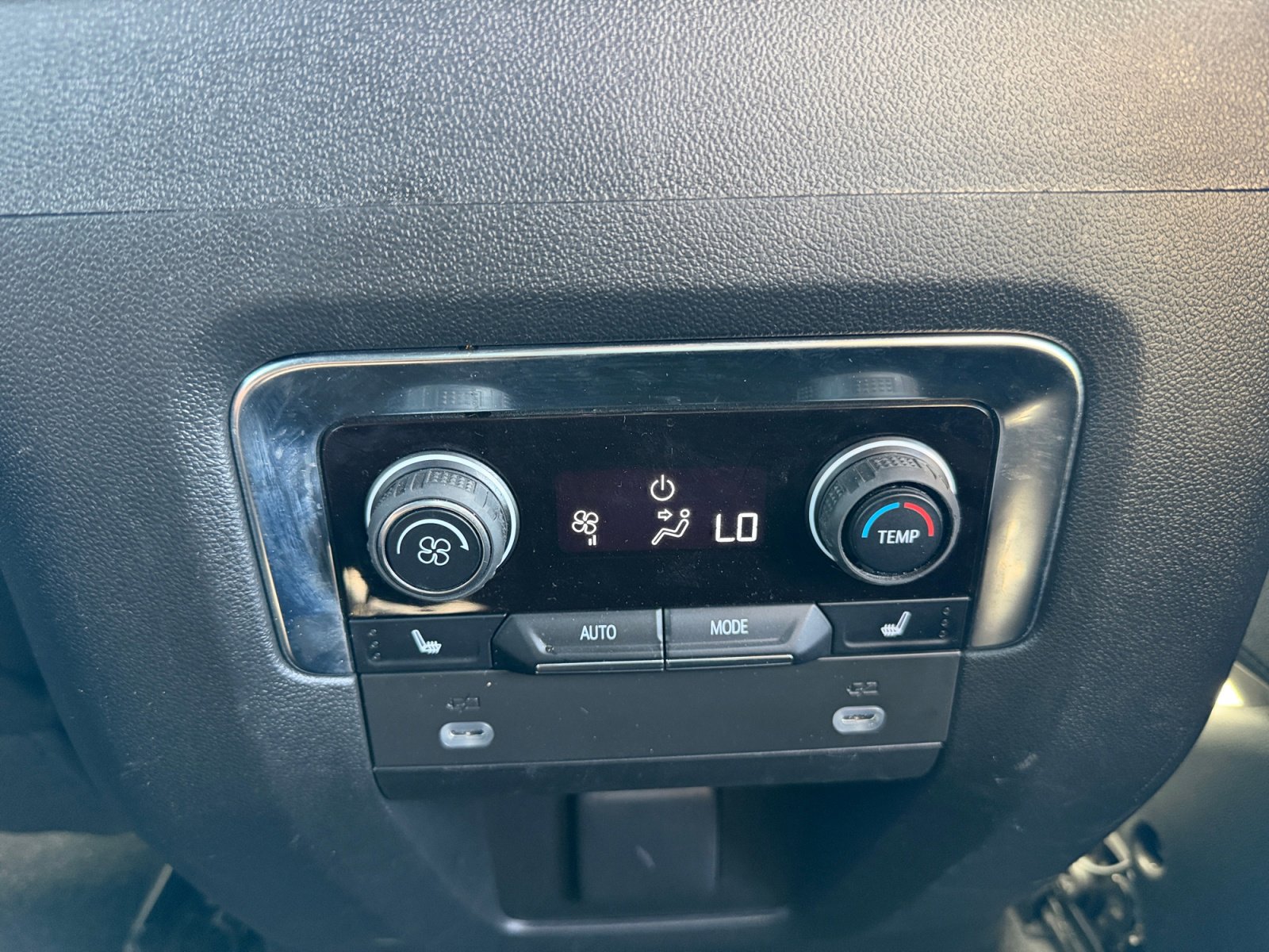 Used 2023 Chevrolet Tahoe Premier image 32