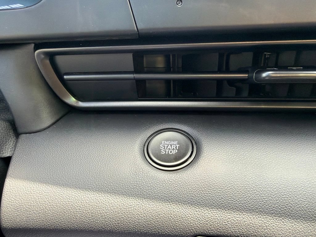 Certified 2025 Hyundai Elantra Sport FWD image 33