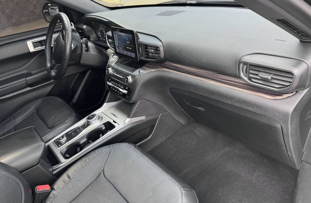 Used 2020 Ford Explorer Limited AWD/4WD image 32