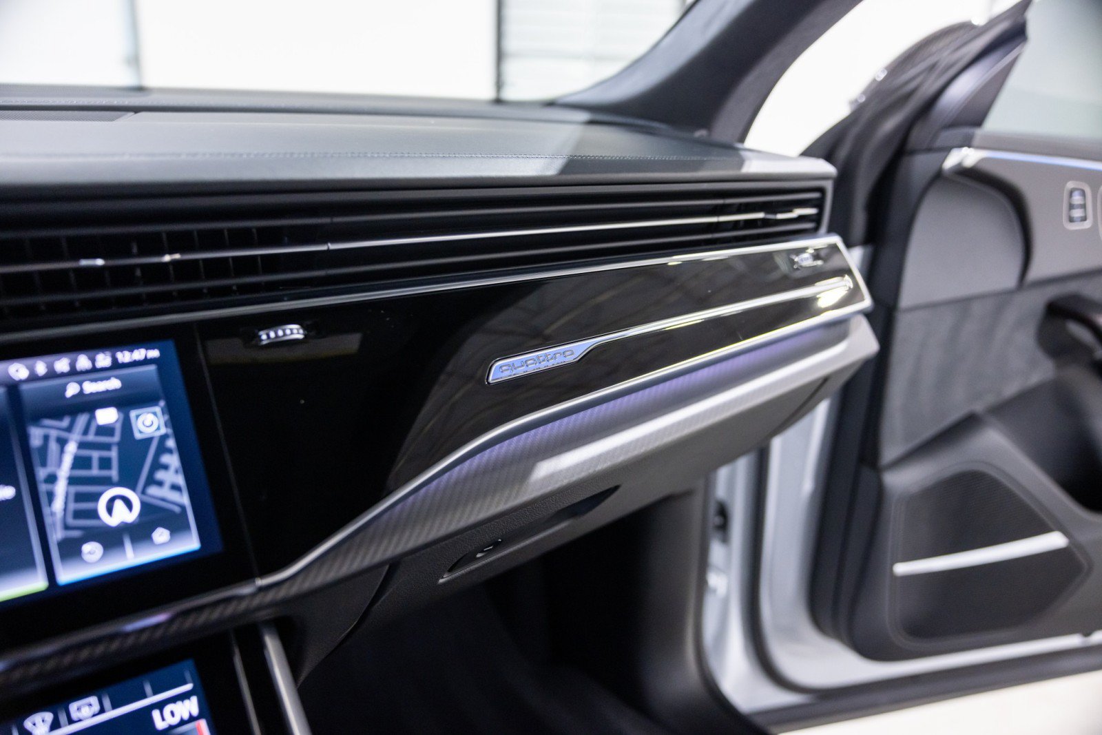 Used 2024 Audi RS Q8 AWD/4WD image 46