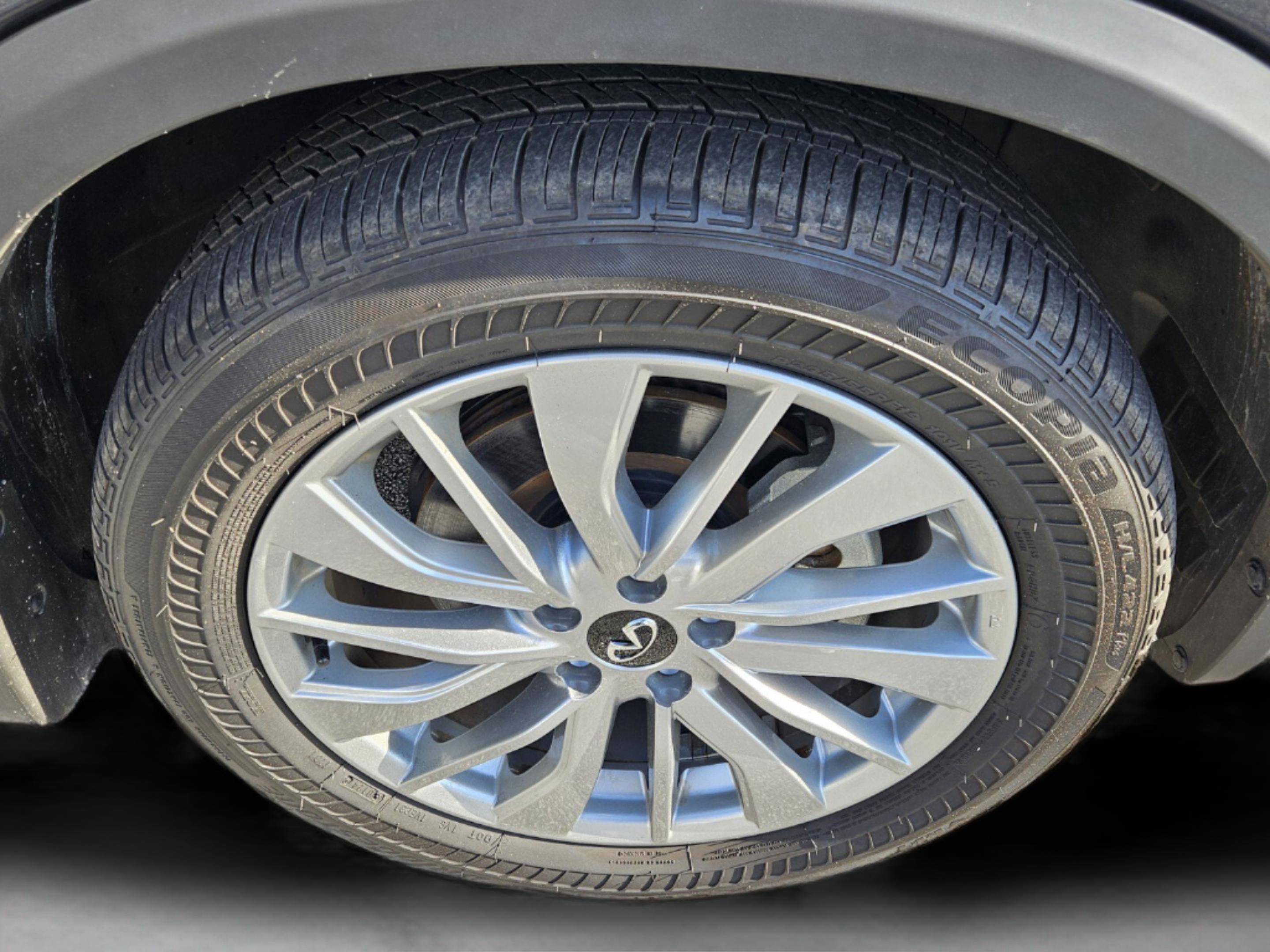 Certified 2023 INFINITI QX50 Luxe image 10