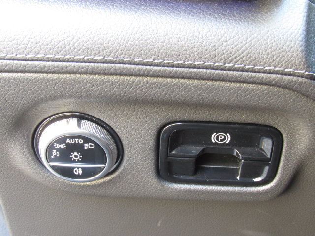Used 2023 Mercedes-Benz EQE 350+ 4MATIC Sedan w/ Exclusive Trim Package image 34