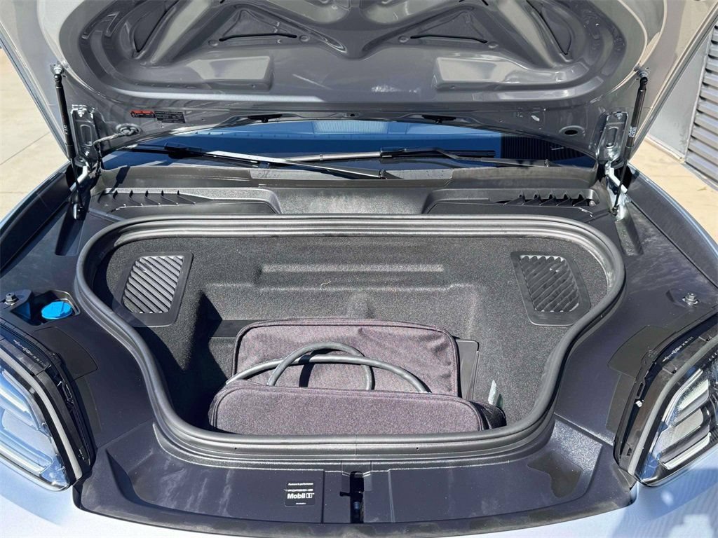 New 2025 Porsche Macan Turbo Electric AWD/4WD image 37