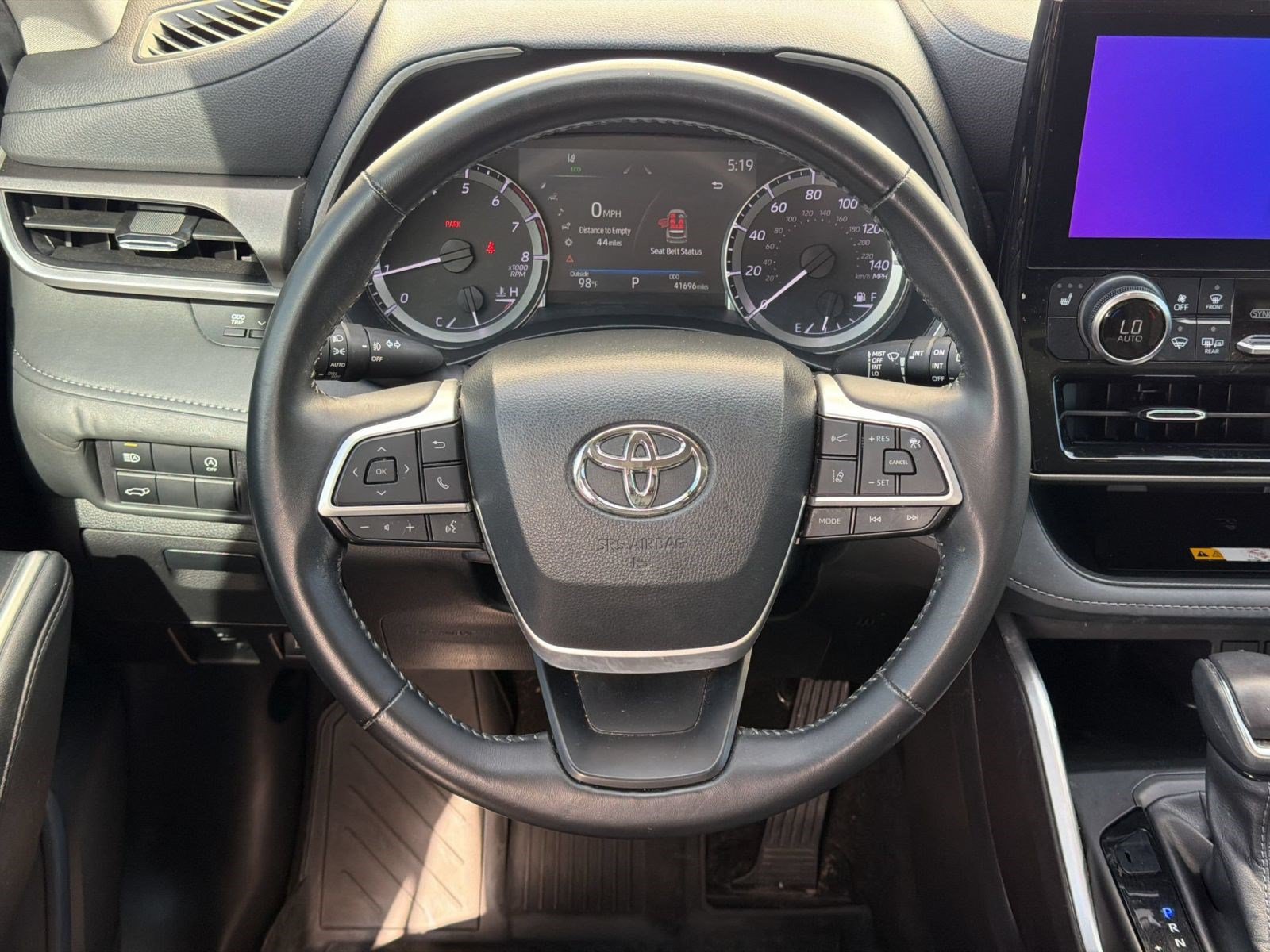 Used 2023 Toyota Highlander XLE FWD image 15