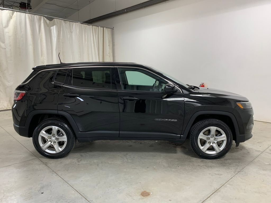 Used 2023 Jeep Compass Sport image 11