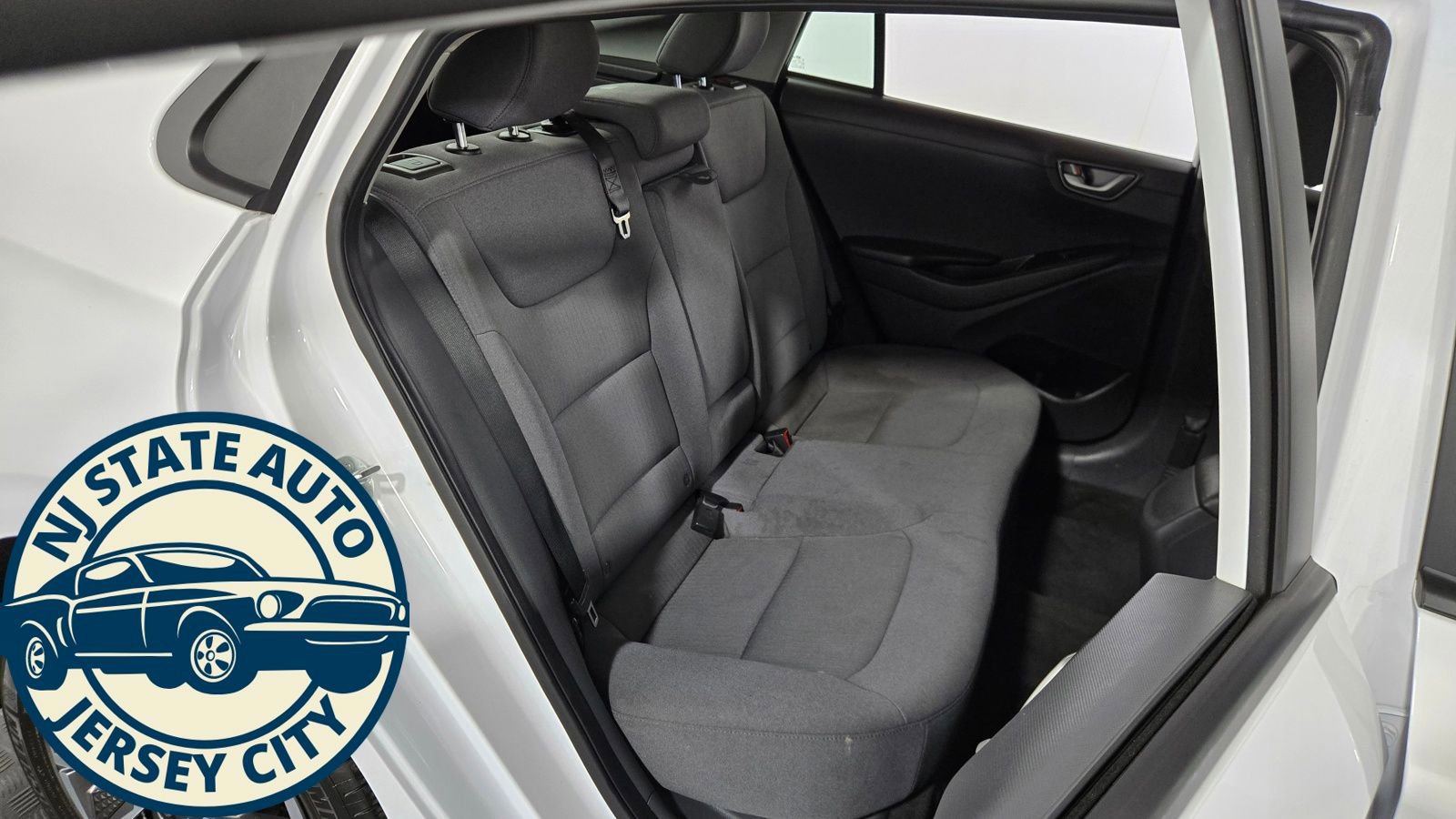 Used 2021 Hyundai Ioniq SE FWD image 30