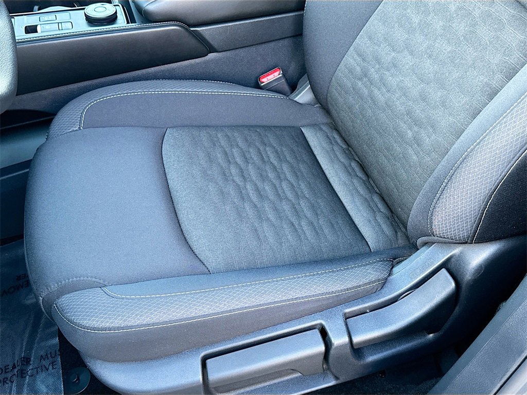 Used 2024 Nissan Pathfinder S image 19