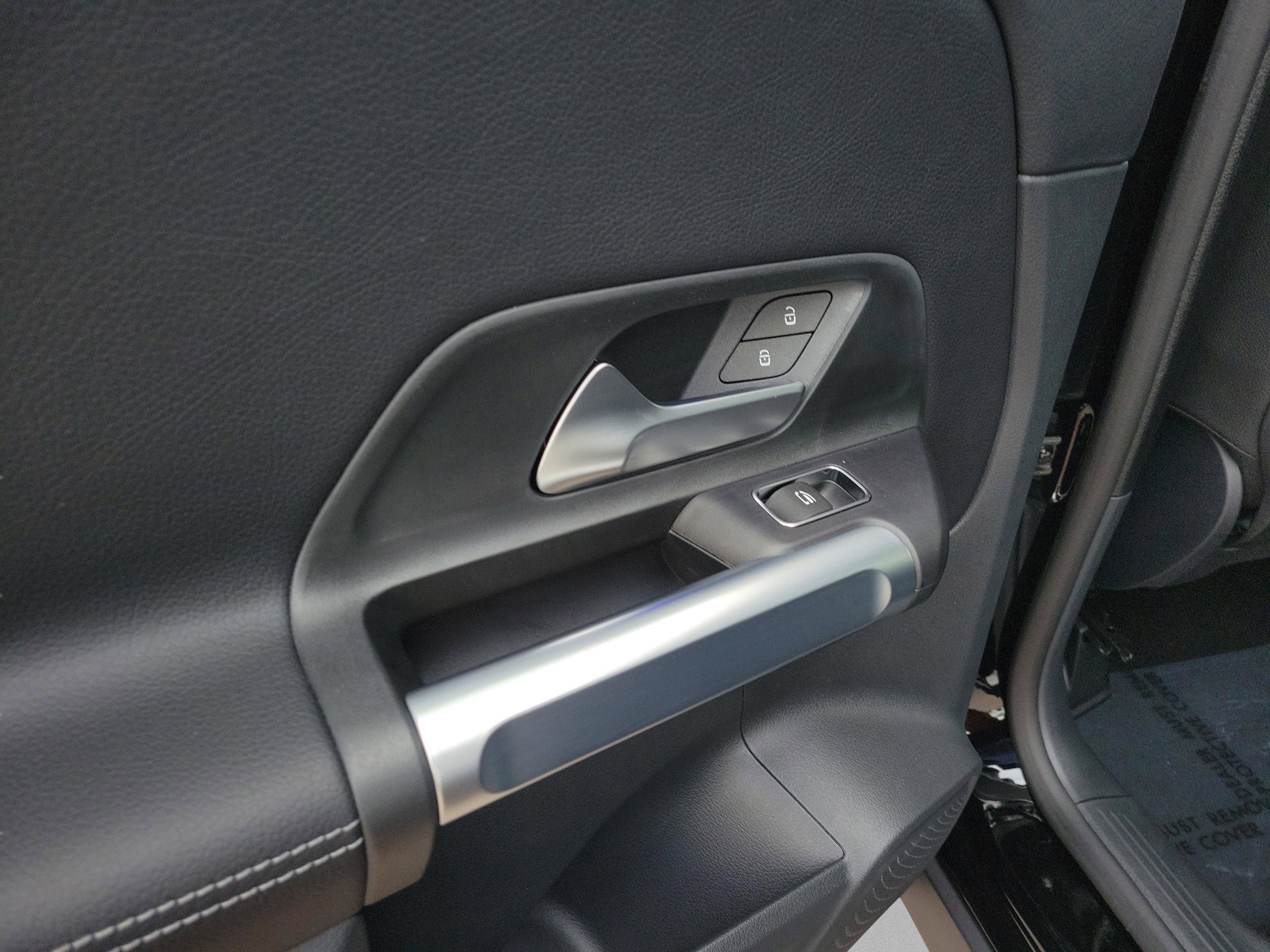 Certified 2025 Mercedes-Benz GLB 250 image 11