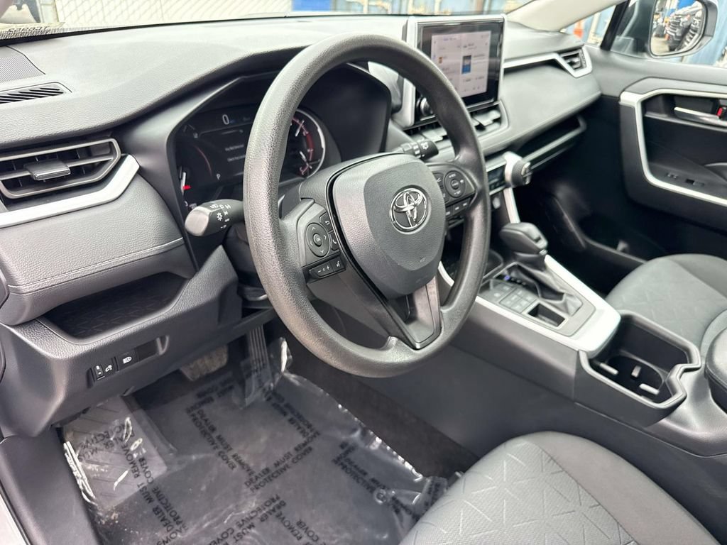 Used 2023 Toyota RAV4 XLE AWD/4WD image 29