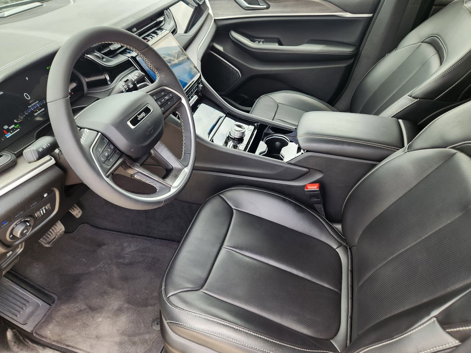 Used 2023 Jeep Grand Cherokee 4WD 4xe w/ Luxury Tech Group II image 13