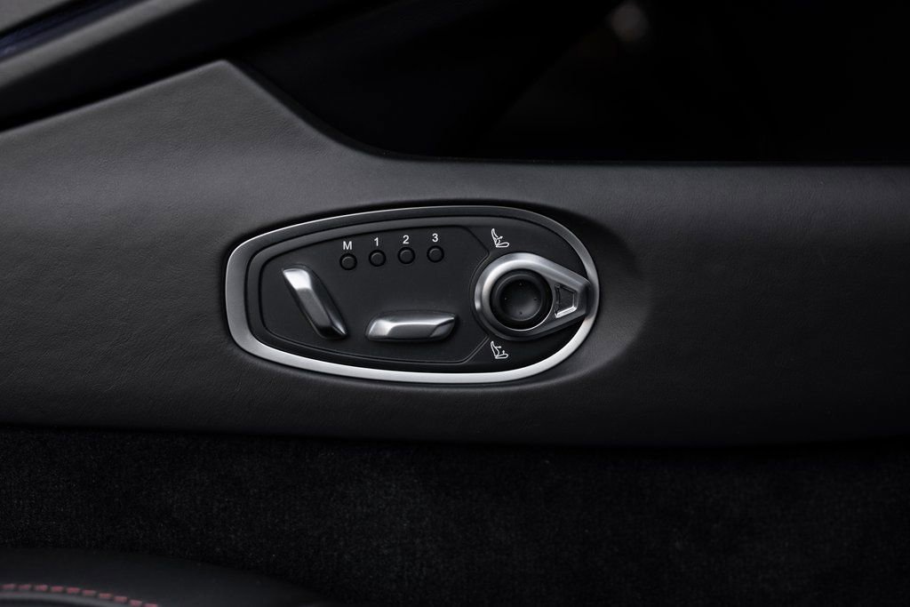Used 2025 Aston Martin DB12 Coupe RWD image 15