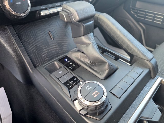 Used 2025 Toyota 4Runner SR5 AWD/4WD image 19