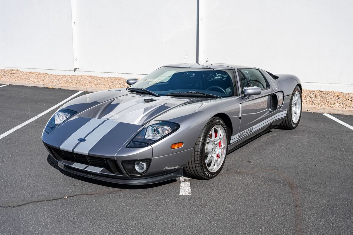 Used 2006 Ford GT RWD image 23