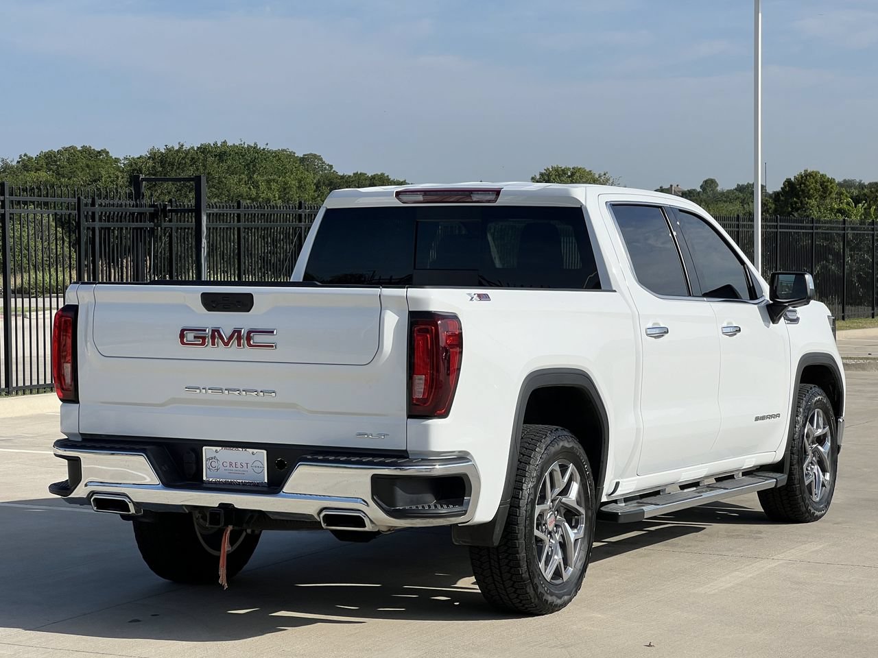 Used 2025 GMC Sierra 1500 SLT AWD/4WD image 4