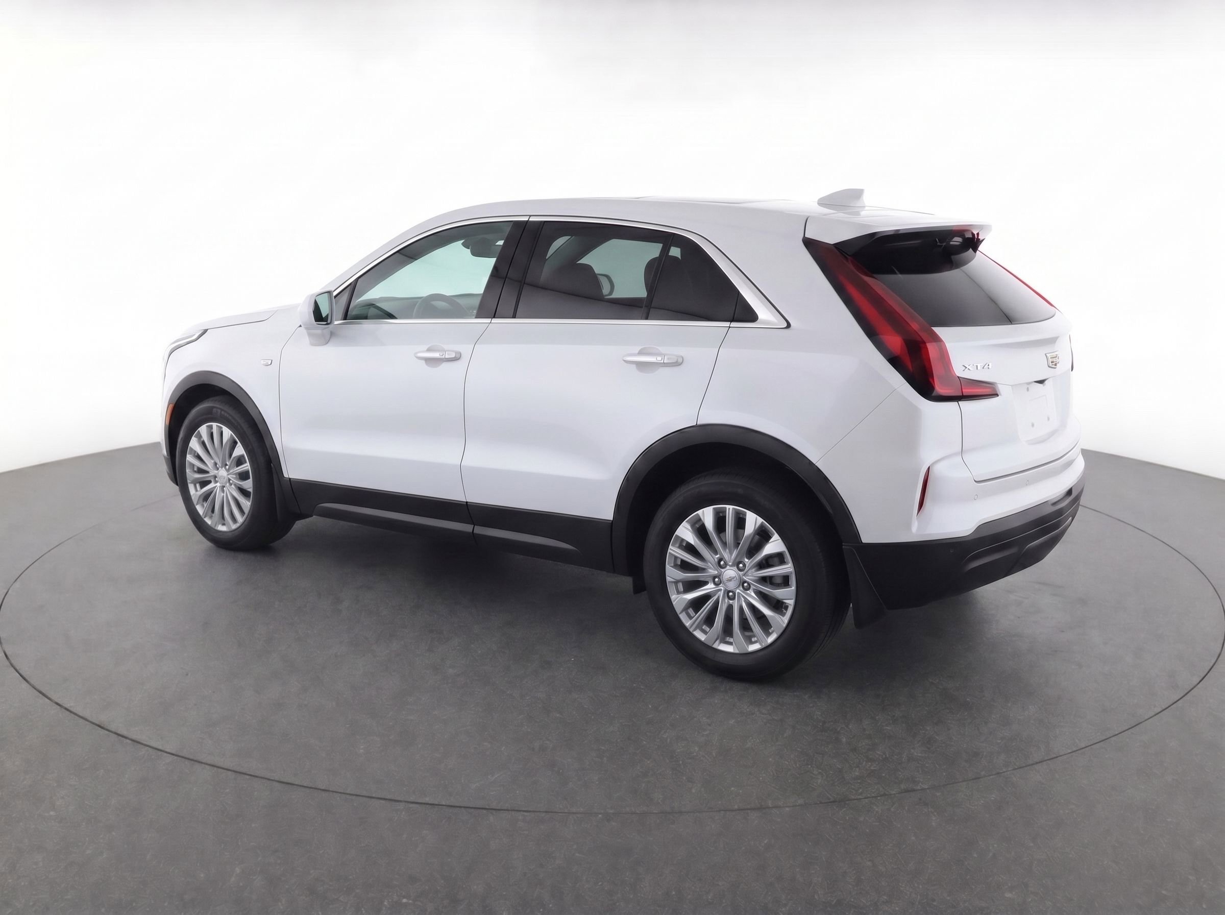 Certified 2024 Cadillac XT4 Luxury w/ Cold Weather Package FWD image 3
