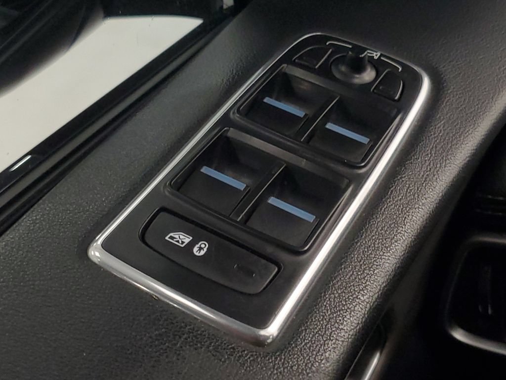 Used 2019 Jaguar F-PACE S AWD/4WD image 15