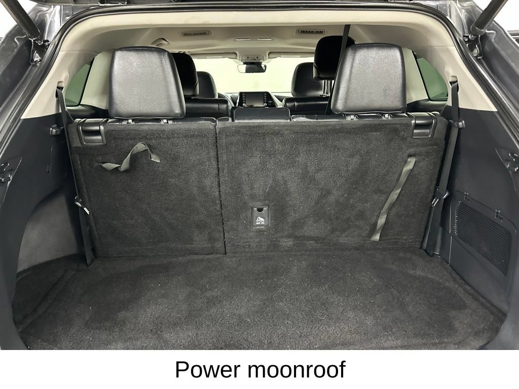 Used 2022 Toyota Highlander XLE FWD image 31