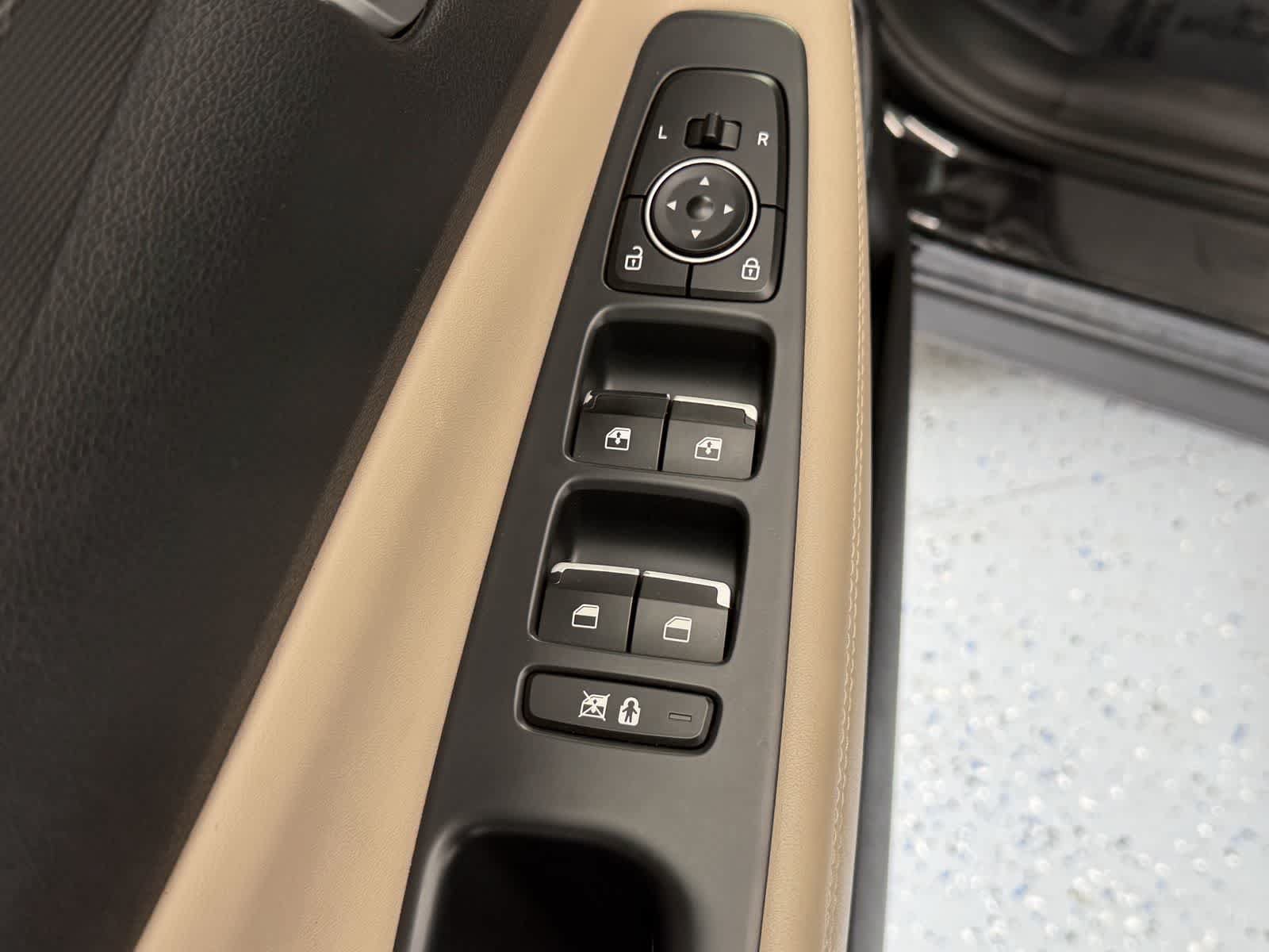 Used 2020 Hyundai Santa Fe SEL w/ Convenience + Premium Package AWD/4WD image 14