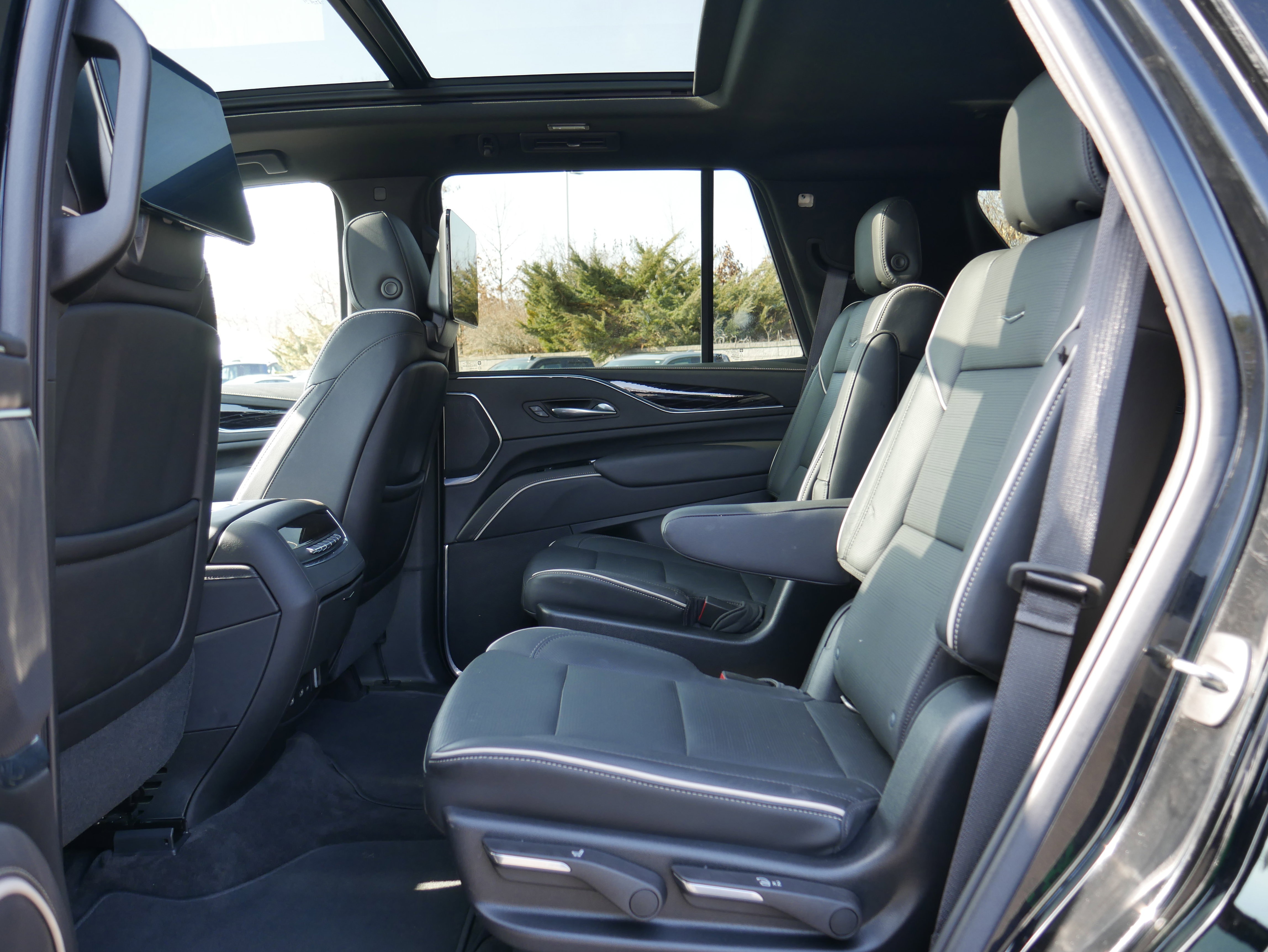 Certified 2021 Cadillac Escalade Sport w/ Driver Assist Tech Package image 19