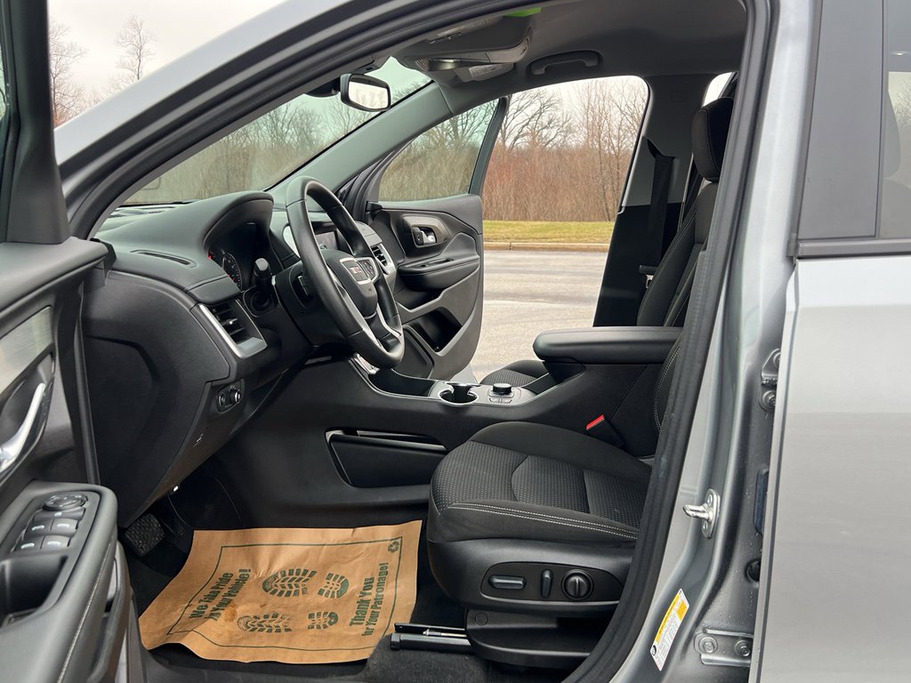 Used 2024 GMC Terrain SLE w/ Driver Convenience Package image 13