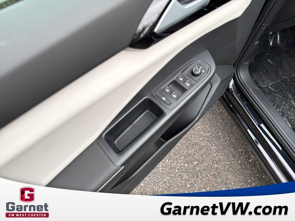 New 2025 Volkswagen Taos S image 11