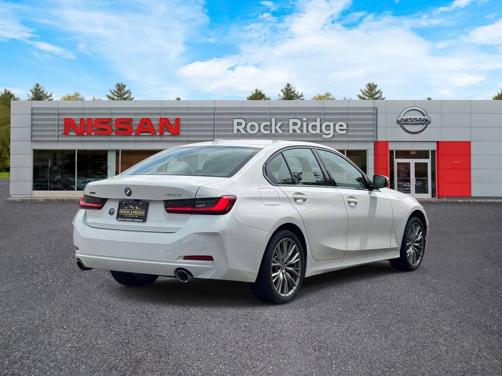 Used 2023 BMW 330i xDrive Sedan w/ Premium Package AWD/4WD image 4