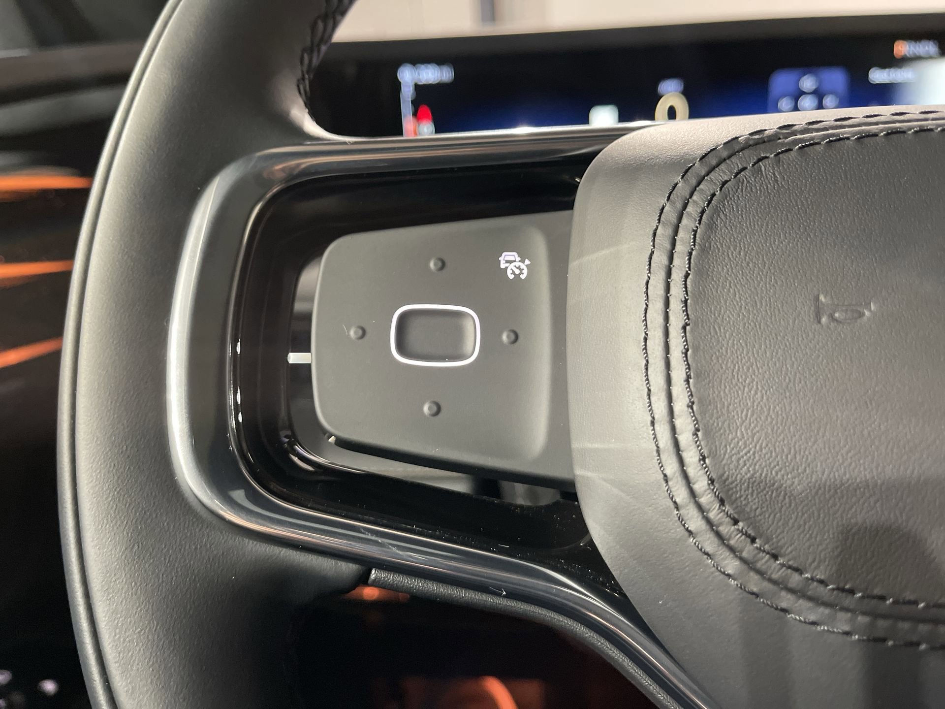 New 2024 Lincoln Nautilus Premier w/ Equipment Group 102A image 24