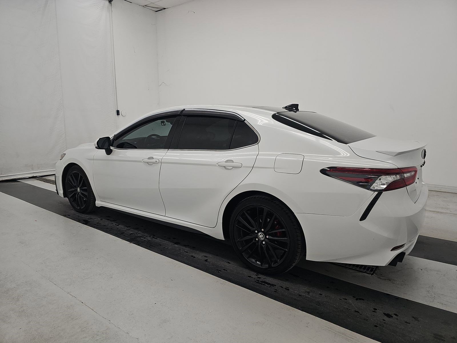 Used 2021 Toyota Camry XSE image 6